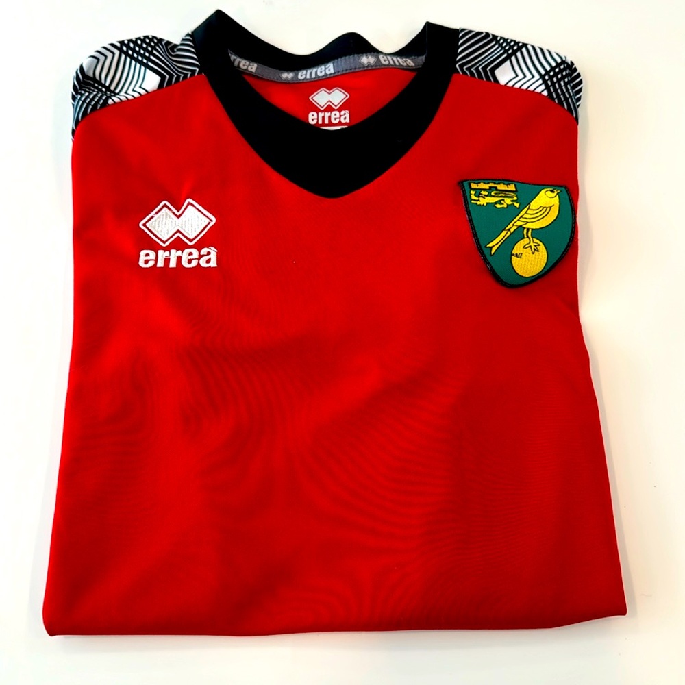 Norwich City Canaries jersey size S